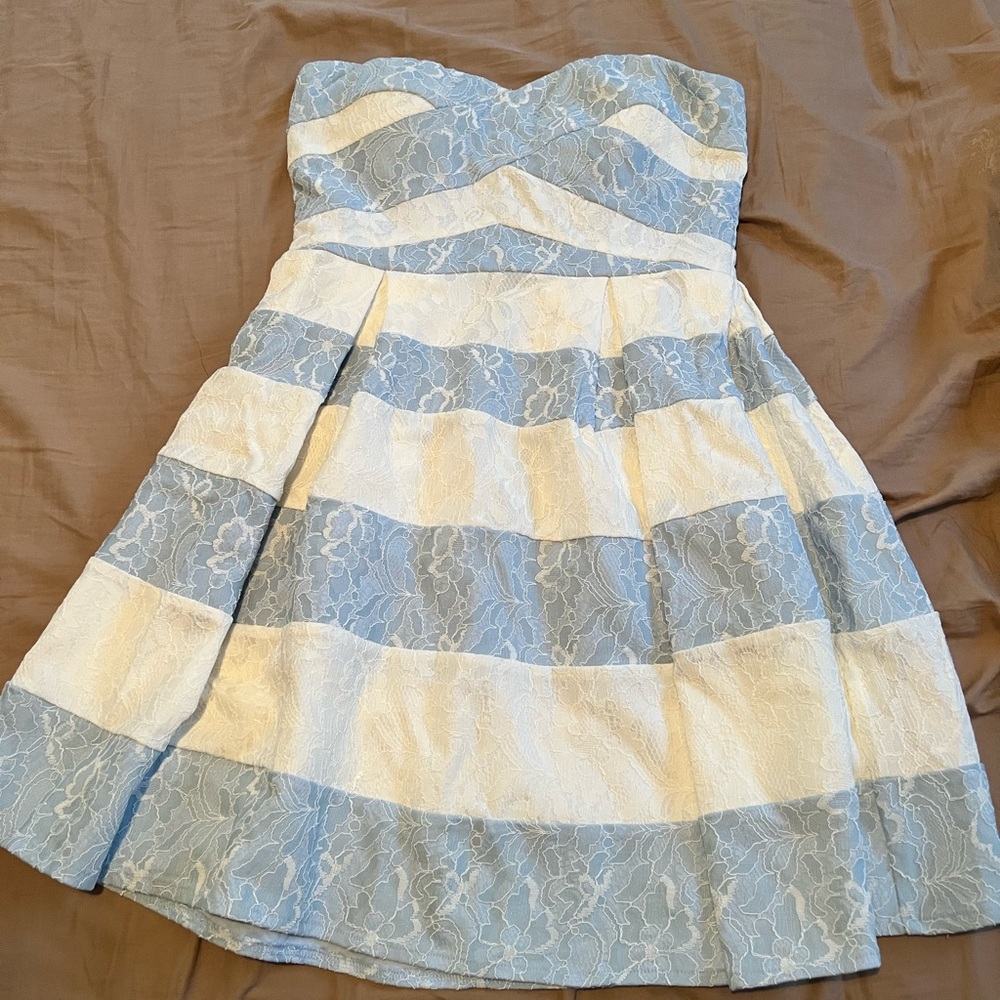 Elegant Strapless Blue and White Lace Dress